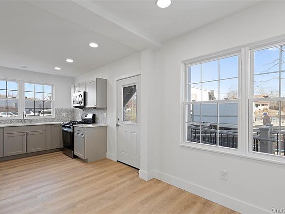 5th image of 9 Lagrange Ave #1