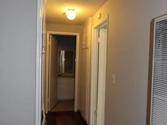 5th image of 1952 Evergreen St