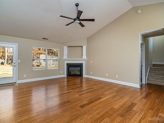 3rd image of 165 Jacobs Woods Cir