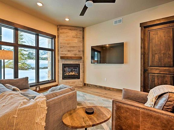3rd image of 3751 Blackstone Dr #1G