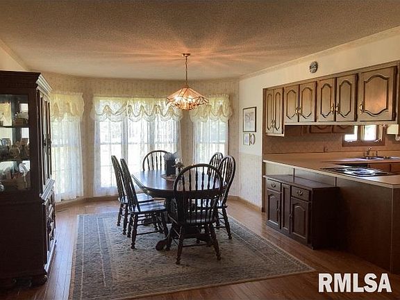 4th image of 806 E Boyton St