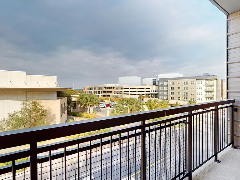 Residences at the Domain — Photo 140