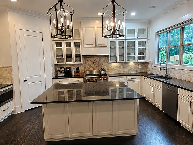 2110 E Roxboro Rd NE — Photo 8