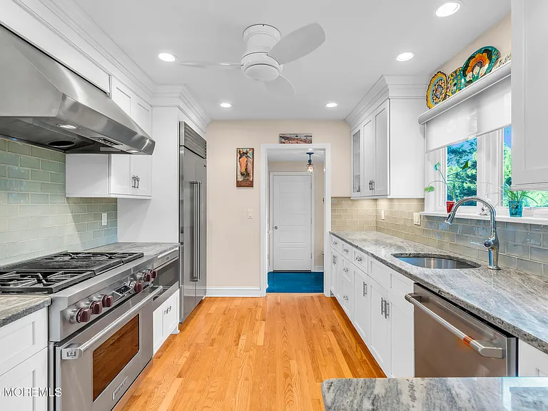 67 N Farragut Ave — Photo 28