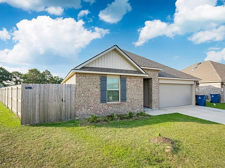 101 Eagle Lake Dr — Photo 3