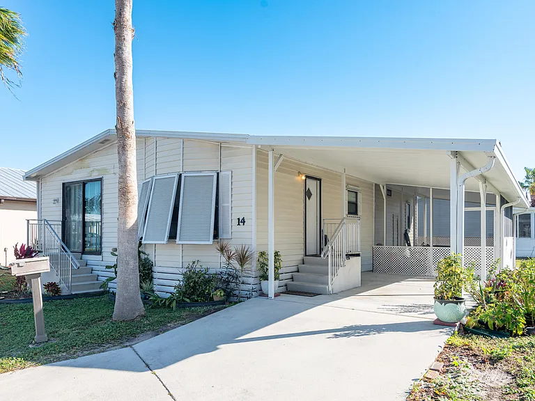 14 Jacaranda Ln — Photo 2