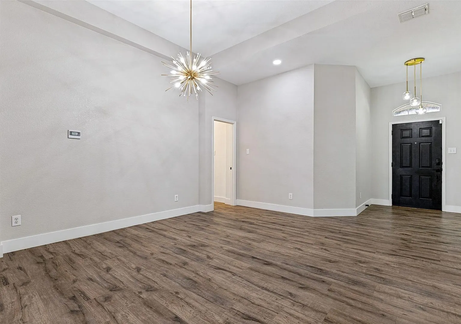 1535 Sandlewood Dr — Photo 3