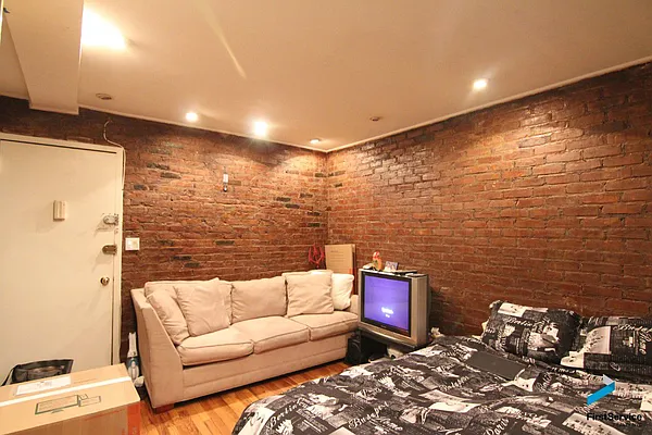 Rented by FirstService Realty (legacy) | media 31