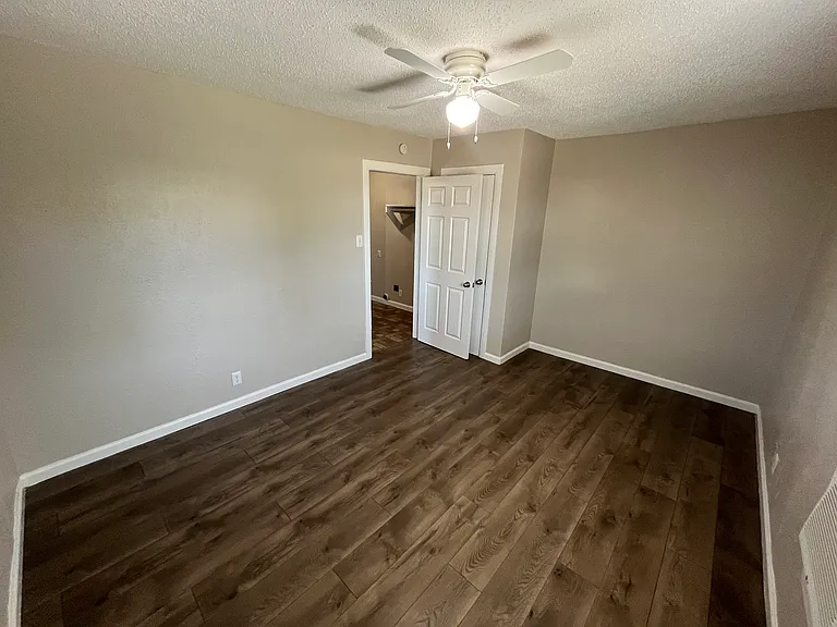 2223 Houston St — Photo 11