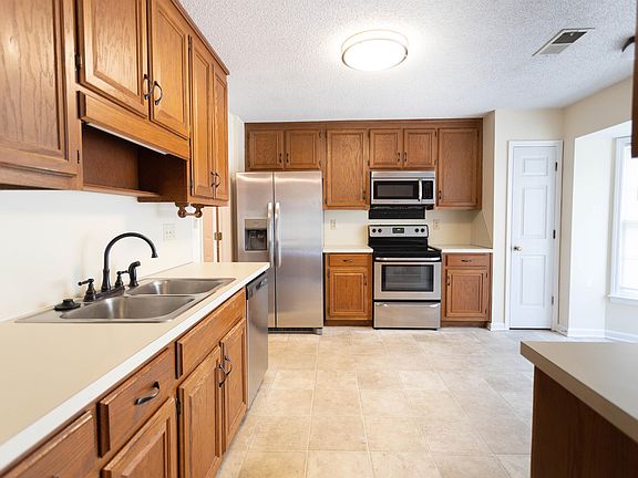 4th image of 751 Twin Brooks Ct