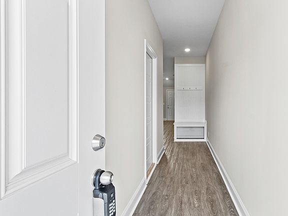 4th image of 208 Drayton Dr #B