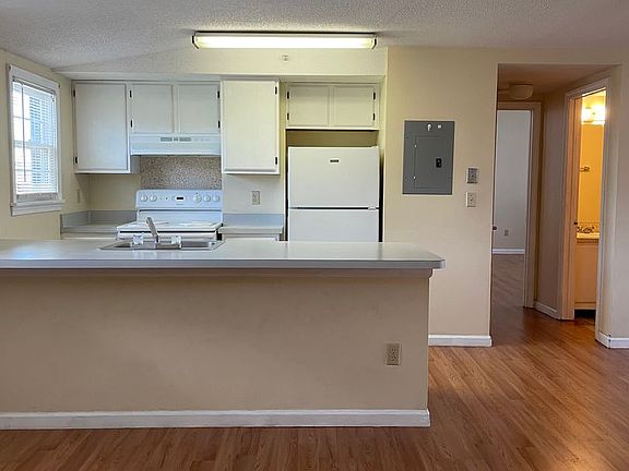 3rd image of 10 Grand St Unit 301