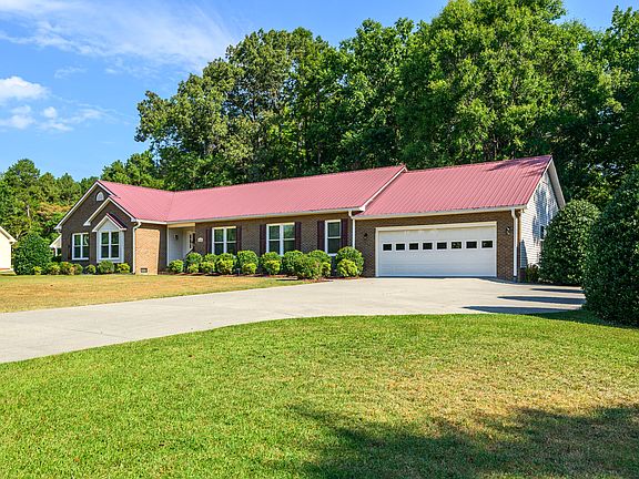 2nd image of 116 Badger Cir