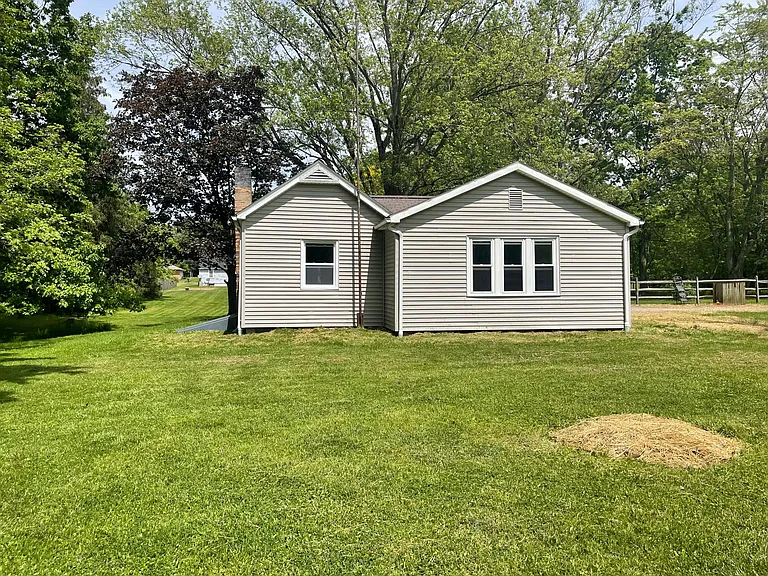 1207 Jennings Ave — Photo 3
