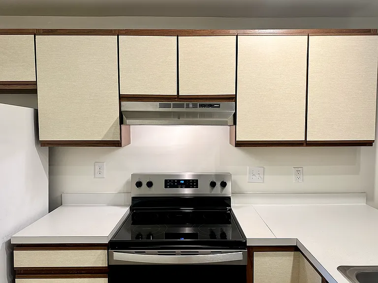 984 N High St — Photo 5