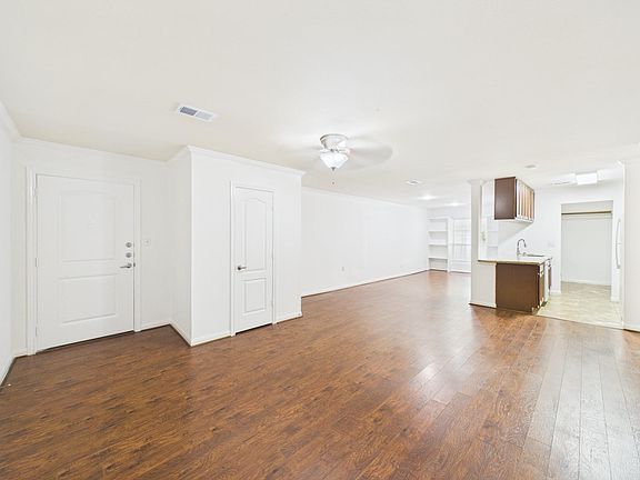 2nd image of 5333 Richmond Ave #21