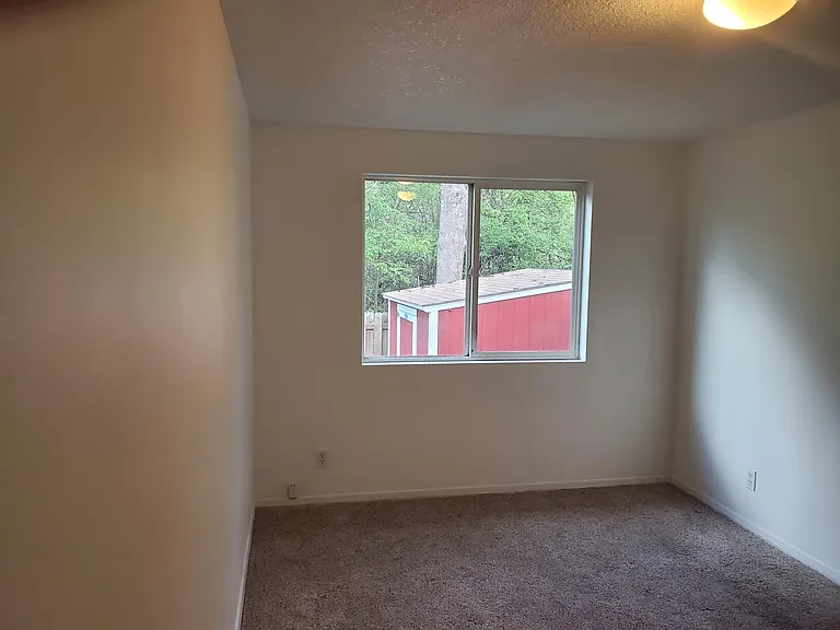 5588 SW Erickson Ave — Photo 10