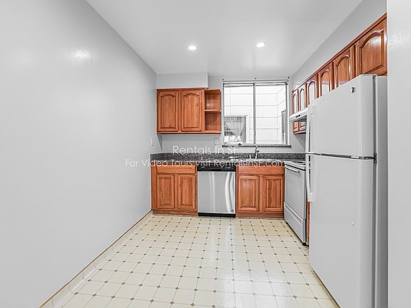 3rd image of 270 20th Ave #2