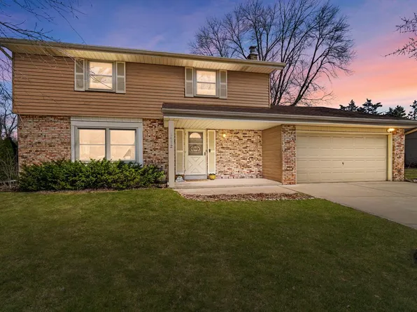 1412 Cottonwood DRIVE, Waukesha, WI 53189