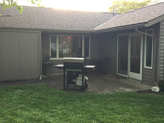 4th image of 211 Sunset Dr