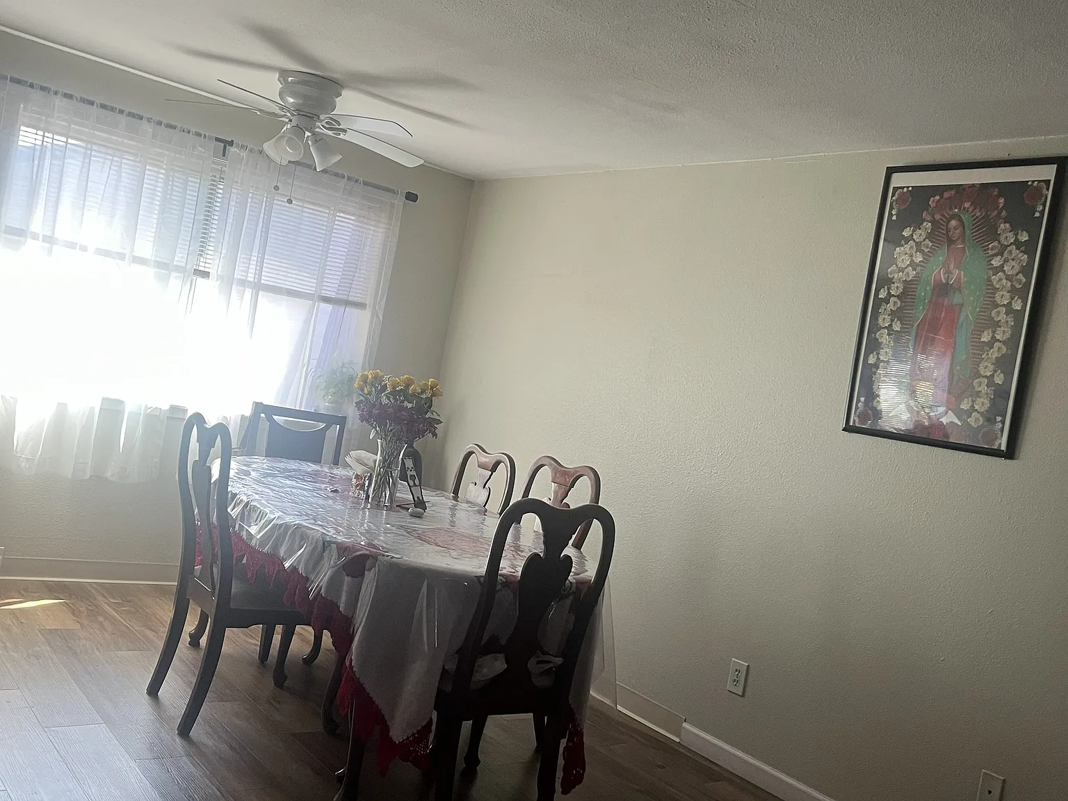 3 bed, 1250 sqft, $1,995 — Photo 2