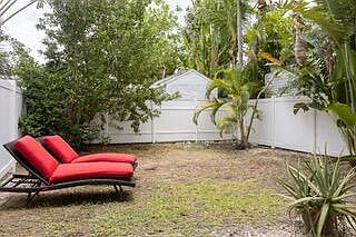 5th image of 1613 Josephine St
