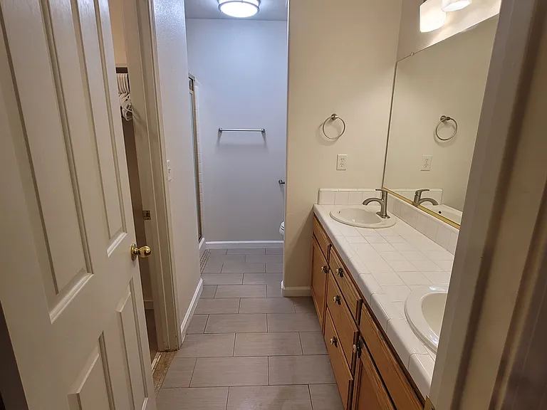 1033 Harbor Ct — Photo 12