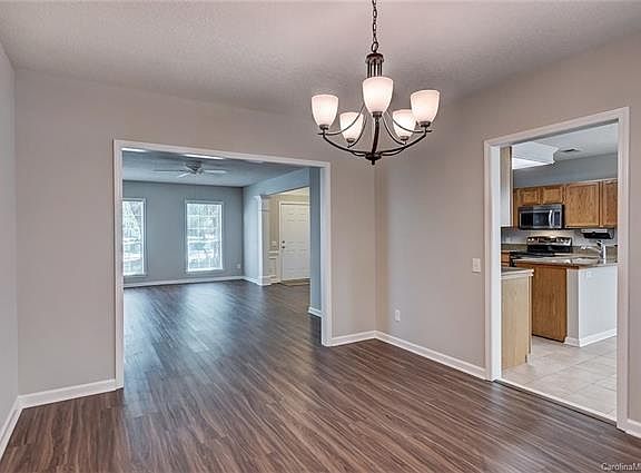 5th image of 11310 Longhedge Ln