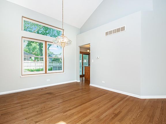 5th image of 1121 Dorchester Ln