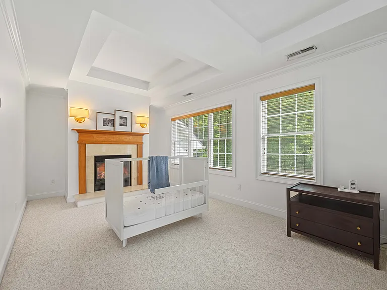 15 W Barrett Hill Rd — Photo 9