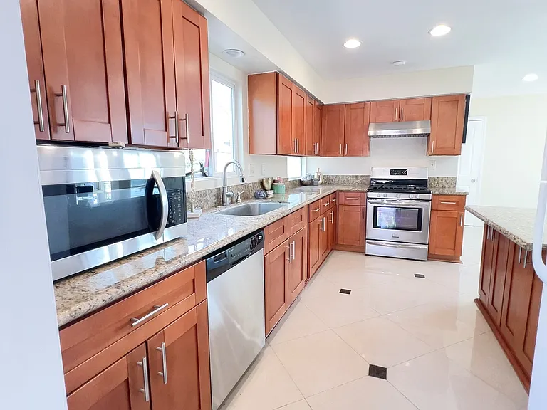 3359 Celeste Dr — Photo 4