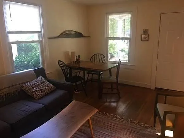 2408 Glendale Ave — Photo 5