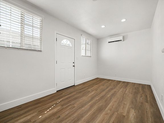 5th image of 464 Margaret Ave Back 466