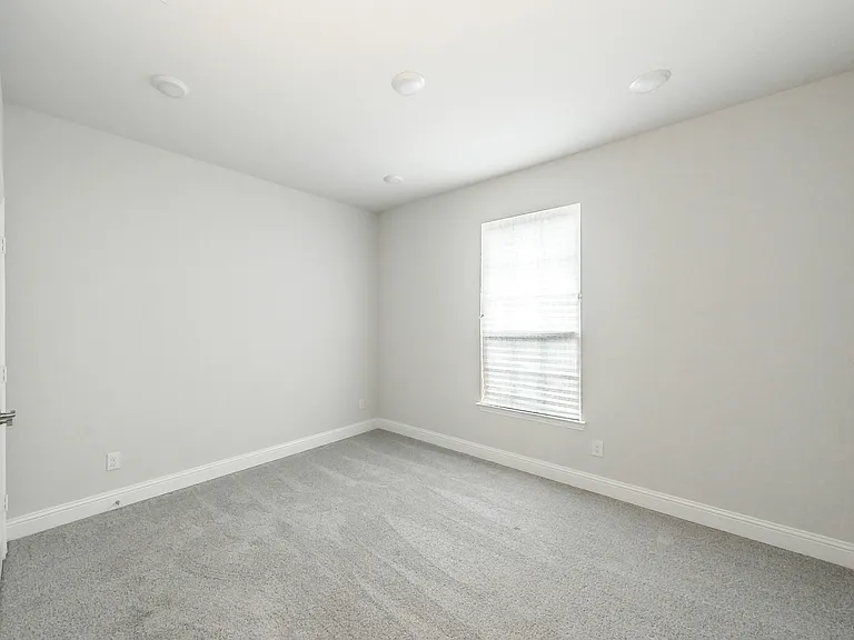 727 Mahogany Ln — Photo 12