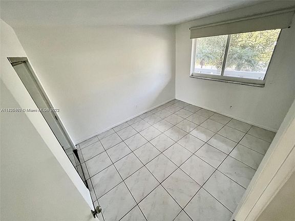 2nd image of 1100 NE 191st St #25