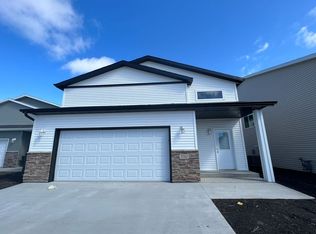 750 Prairie Ave, Horace, ND 58047