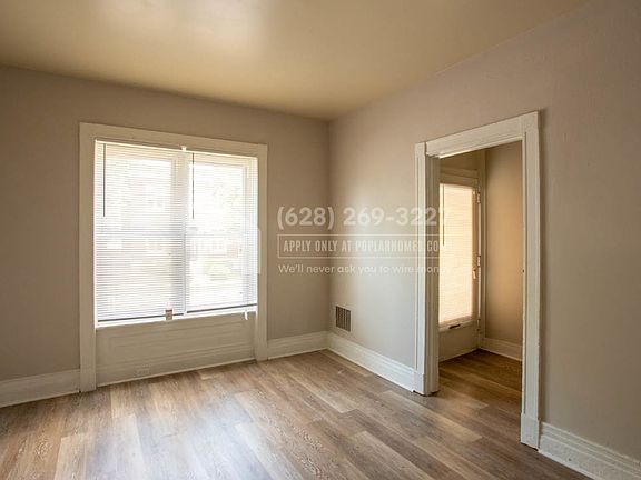 3rd image of 3018 Henrietta St #1F