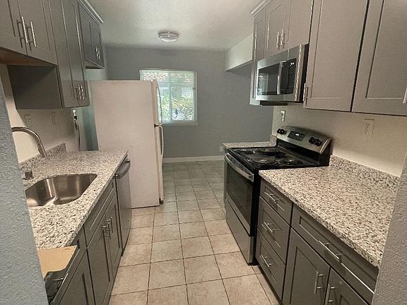 3rd image of 1732 Ross Cir