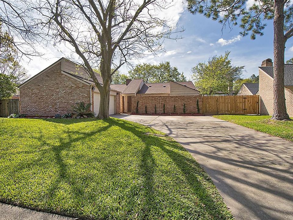 1st image of 16306 Locke Haven Dr