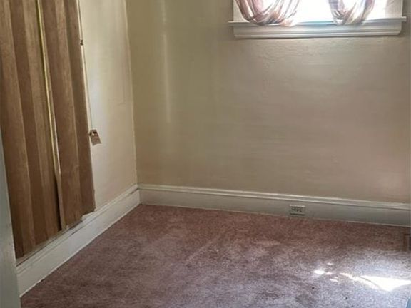4th image of 11301 Parkview Ave Unit 1
