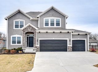 2939 SW Arborwood Dr, Lees Summit, MO 64082