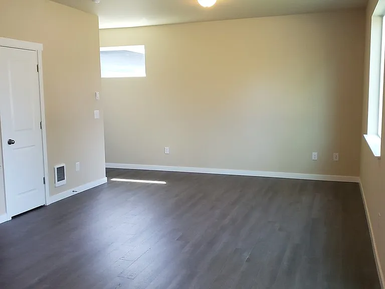 1917 Ahlers Ave — Photo 8