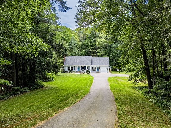 2nd image of 7 Caroline Cir
