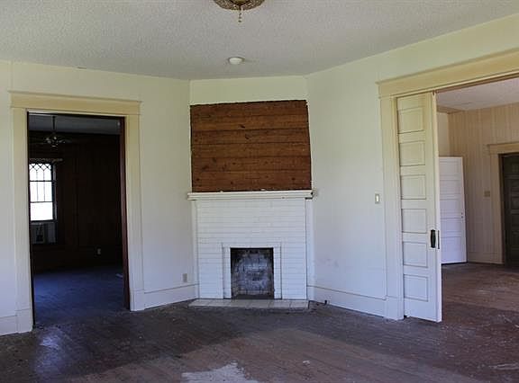 3rd image of 800 Pecan St