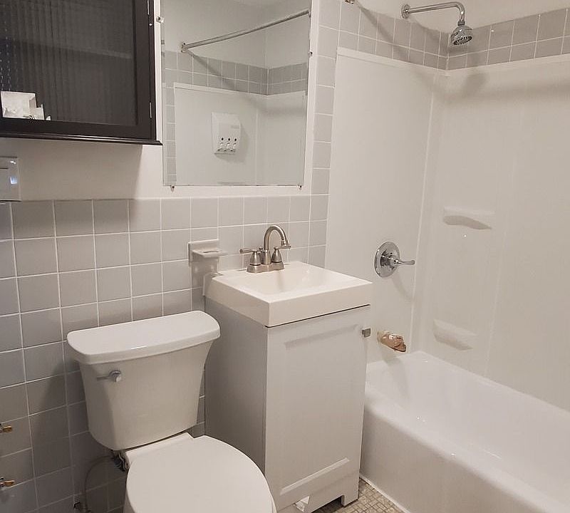 1st image of 351 W 47th St #F3