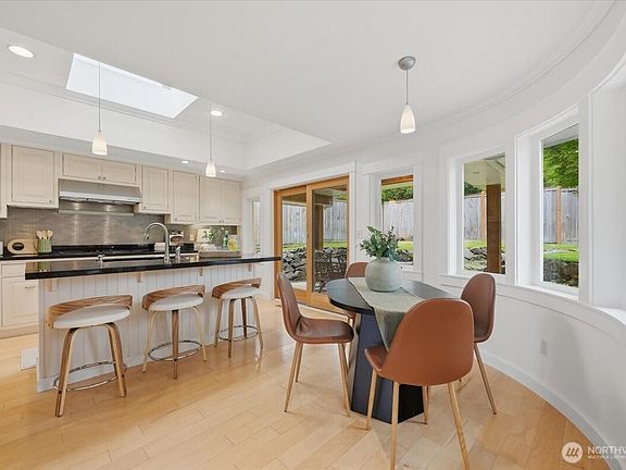 4th image of 10351 11th Avenue NW