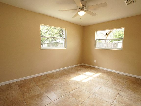 3rd image of 4840 Key Madeira Dr