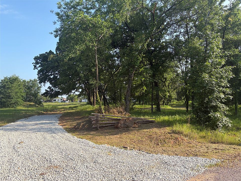 1st image of Oak Creek Dr