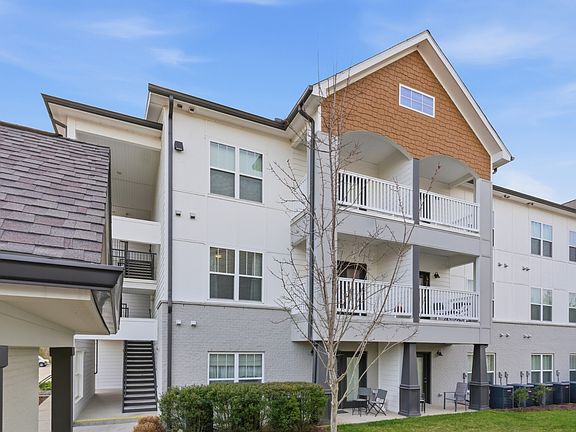 2nd image of 934 Governors Ct #202