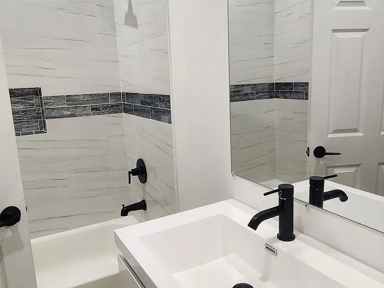2130 W 80th St #1 — Photo 11